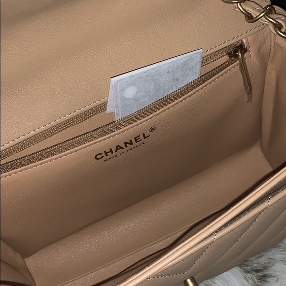 Gorgeous Chanel classic bag. Gold hardware RARE 🤎 - Picture 5 of 10